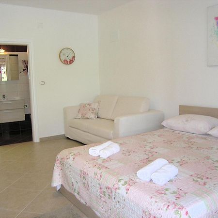 Apartments Iva Krk Town Exterior photo