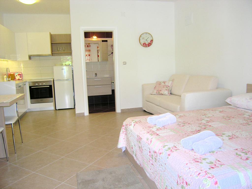 Apartments Iva Krk Town Exterior photo