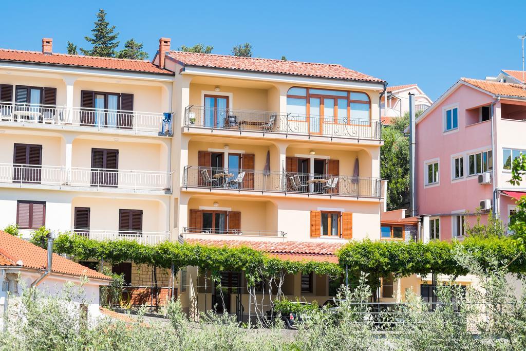 Apartments Iva Krk Town Exterior photo