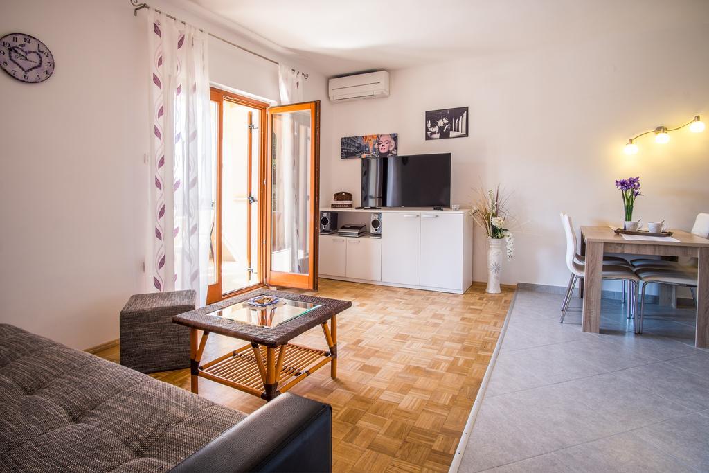 Apartments Iva Krk Town Exterior photo
