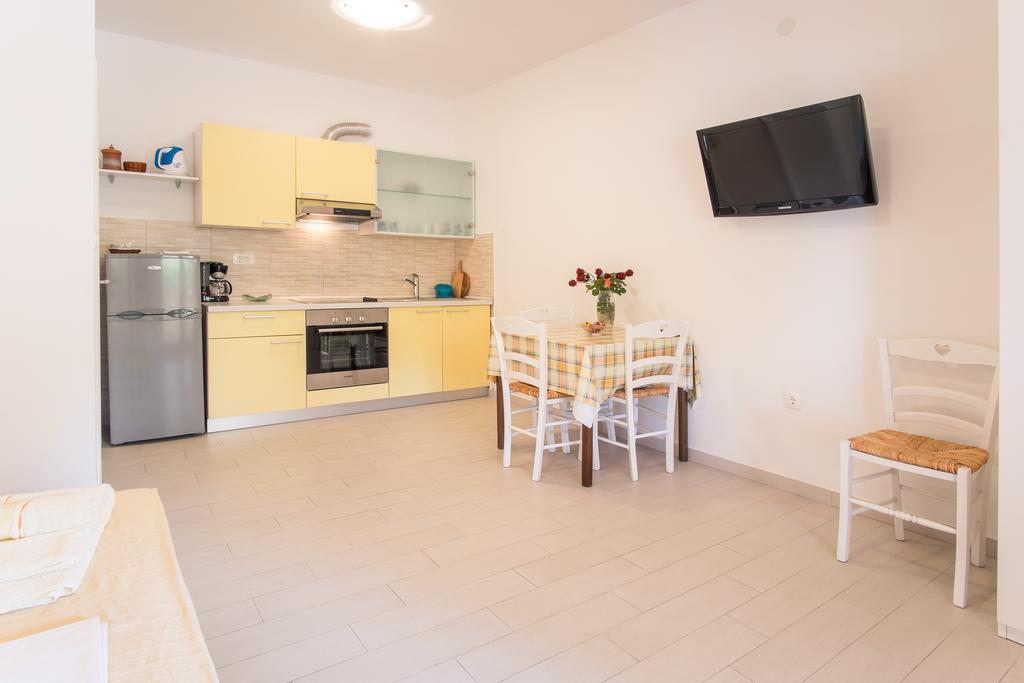 Apartments Iva Krk Town Exterior photo